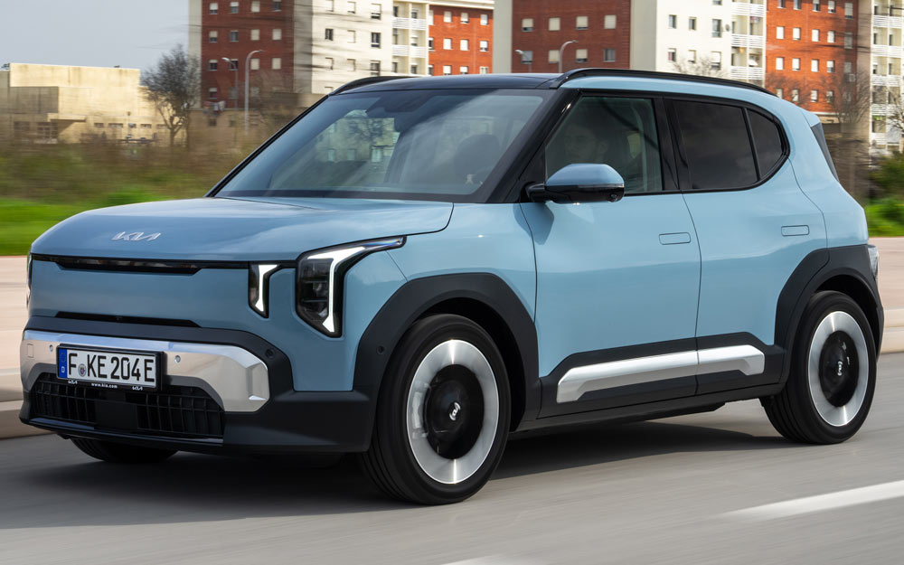 Tre Quarti Anteriore Lato Guidatore della KIA EV2